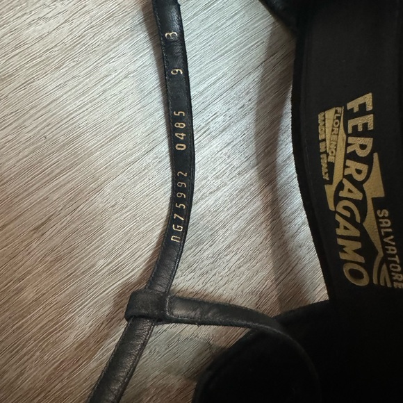 Salvatore Ferragamo T-Strap suede shoes - Picture 5 of 7